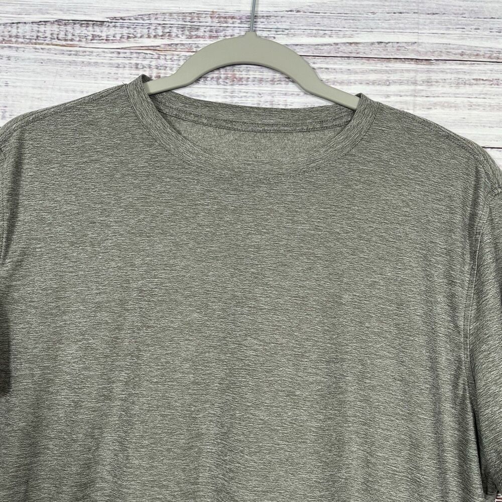 Vuori T Shirt Mens M Medium Gray Strato Tech Heathered Crew Neck Short Sleeve